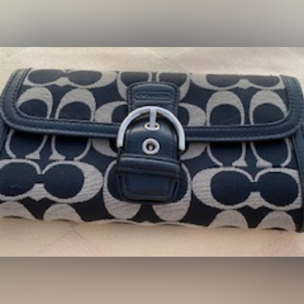 Coach Wallet EUC REDUCED TO SELL✨️ WOW!! FREE SHIPPING 💥READY TO GO!